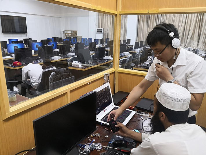 جامعة لاهور للهندسة والتكنولوجيا: تعليق الدروس دون توقف التعليم خلال الجائحة